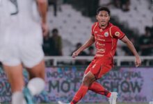 Bersinar Di Persija, Fajar Fathurrahman Raih Sarjana Dan Penghargaan Kampus