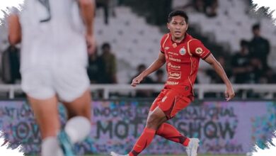 Bersinar Di Persija, Fajar Fathurrahman Raih Sarjana Dan Penghargaan Kampus