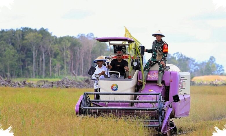 Mentan Amran Sebut Petani Merauke Makin Sejahtera, Tas Mereka Kini Berisi iPhone