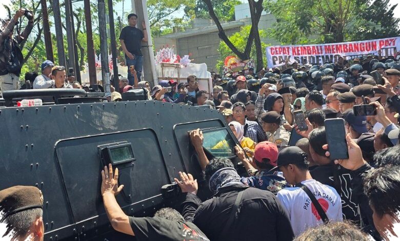 Sidang Sudewo Di Ambang Ricuh, Pengadilan Siapkan Opsi Daring Jika Massa Tak Tertib