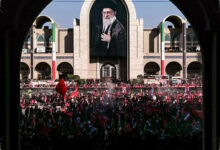 Di Pemakaman Khamenei, Seruan Kematian Trump Menggema di Tengah Lautan Pelayat