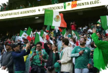Hujan Menunda Kick Off Inggris Vs Meksiko, Adu Lagu Suporter Menguasai Azteca