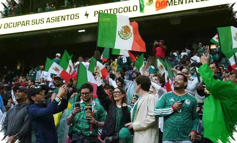 Hujan Menunda Kick Off Inggris Vs Meksiko, Adu Lagu Suporter Menguasai Azteca