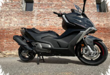 Kymco AK 550 Premium 2026, Lebih Murah dari TMAX Tapi Fiturnya Bikin Geleng Kepala