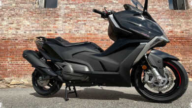 Kymco AK 550 Premium 2026, Lebih Murah dari TMAX Tapi Fiturnya Bikin Geleng Kepala