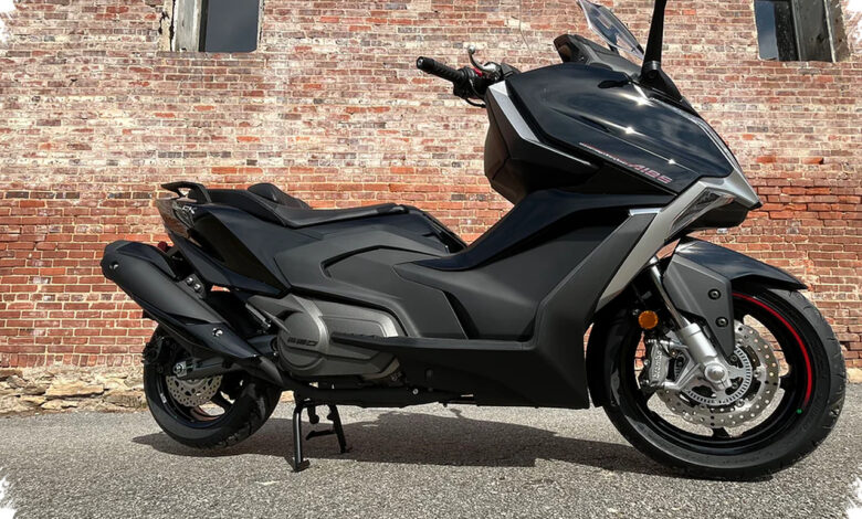 Kymco AK 550 Premium 2026, Lebih Murah dari TMAX Tapi Fiturnya Bikin Geleng Kepala