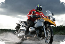 7 Motor Trail Dan Adventure Yang Paling Stabil Saat Jalan Licin, Tak Mudah Selip