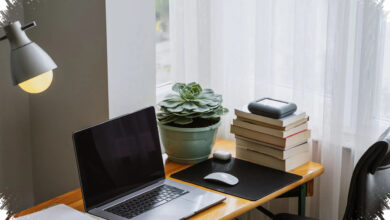 Bukan MacBook, 4 Laptop Kerja Ini Lebih Masuk Akal Di 2026, Mana Pilihanmu?