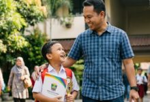 Kehadiran Ayah Saat Ambil Rapor, Bekal Penting Anak Menyambut Sekolah