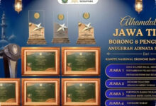 Jawa Timur Borong Delapan Anugerah Adinata Syariah, Khofifah Tegaskan Jatim Siap Pimpin Ekonomi Syariah Nasional