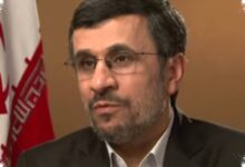 Sempat Dilaporkan Tewas, Ahmadinejad Muncul di Pemakaman Khamenei, Teheran Memanas Lagi