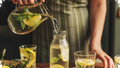 3 Minuman yang Bantu Turunkan Berat Badan Setelah Makan Malam