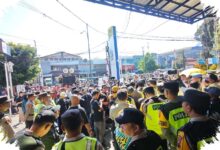 Ratusan Pensiunan Geruduk Bank Mandiri Taspen, Tuntutan Pembatalan Kredit Belum Temu Jalan