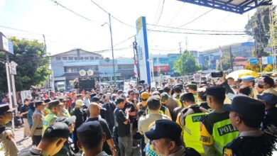 Ratusan Pensiunan Geruduk Bank Mandiri Taspen, Tuntutan Pembatalan Kredit Belum Temu Jalan