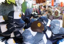 Seragam Sekolah di Tulungagung Mulai Ramai, Namun Omzet Pedagang Masih Tertahan