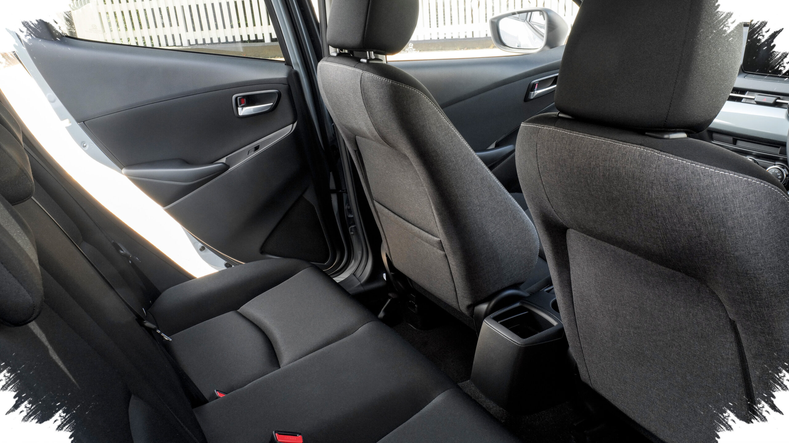 Trik Cerdas Mengakali Kabin Belakang Mazda 2 yang Terasa Sempit