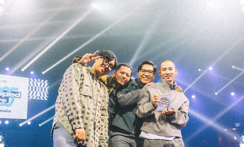 Penyangkalan For Revenge, Lagu Tentang Luka Masa Lalu yang Tak Pernah Benar-Benar Padam
