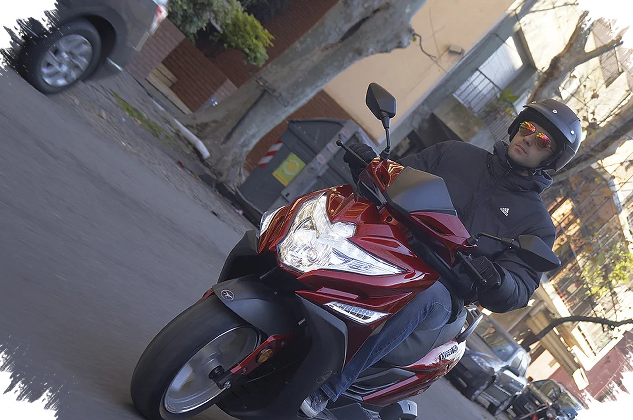 Corven Expert 150 Vs Honda Elite 125, Mesin Besar Atau Skutik Ringkas Yang Lebih Masuk Akal?