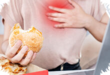 3 Kebiasaan Makan yang Diam-Diam Bisa Mengganggu Kesehatan Lambung