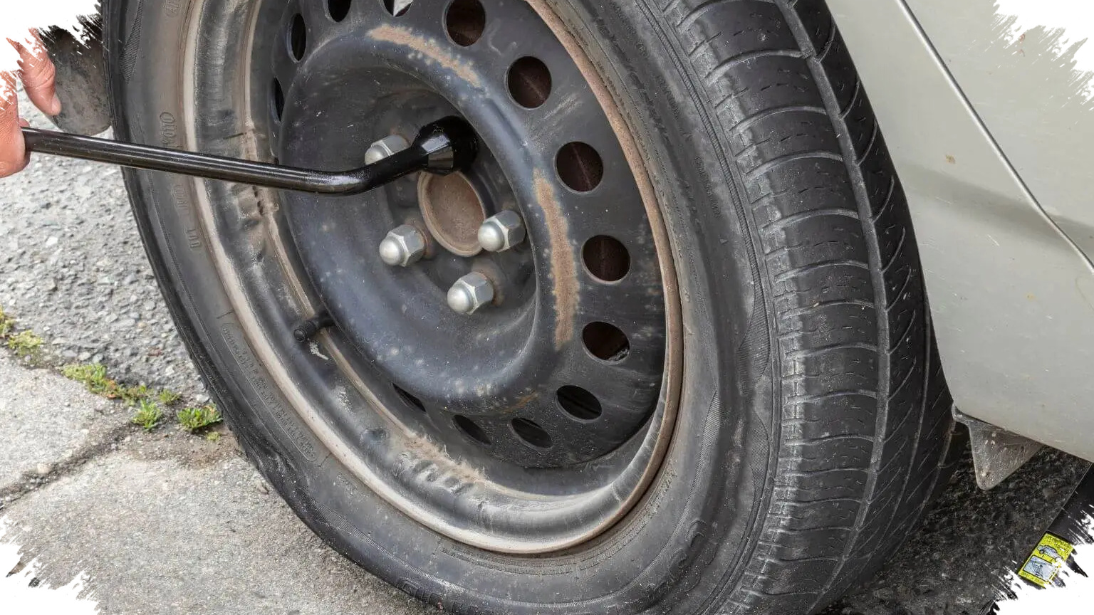 Kenapa Ban Mobil Bisa Selip Saat Menanjak, Ini Penjelasan yang Sering Diabaikan