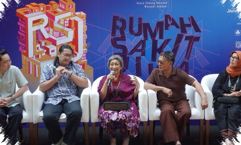 Ratna Riantiarno Tak Mau Mengulang Tafsir Lama, Rumah Sakit Jiwa Hadir dengan Wajah Baru