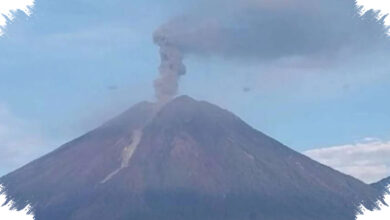 Semeru Delapan Kali Erupsi Seharian, Awan Abu Naik Hingga 900 Meter