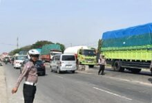 Pantura Indramayu Memakan 10 Korban Jiwa, Pikap Terjepit di Antara Dua Truk Besar