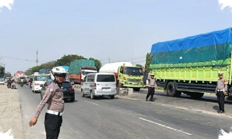 Pantura Indramayu Memakan 10 Korban Jiwa, Pikap Terjepit di Antara Dua Truk Besar