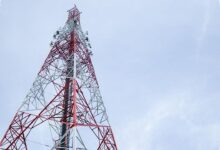 XLSmart Unggul di 700 MHz, Telkomsel Kuasai 2,6 GHz di Lelang Komdigi