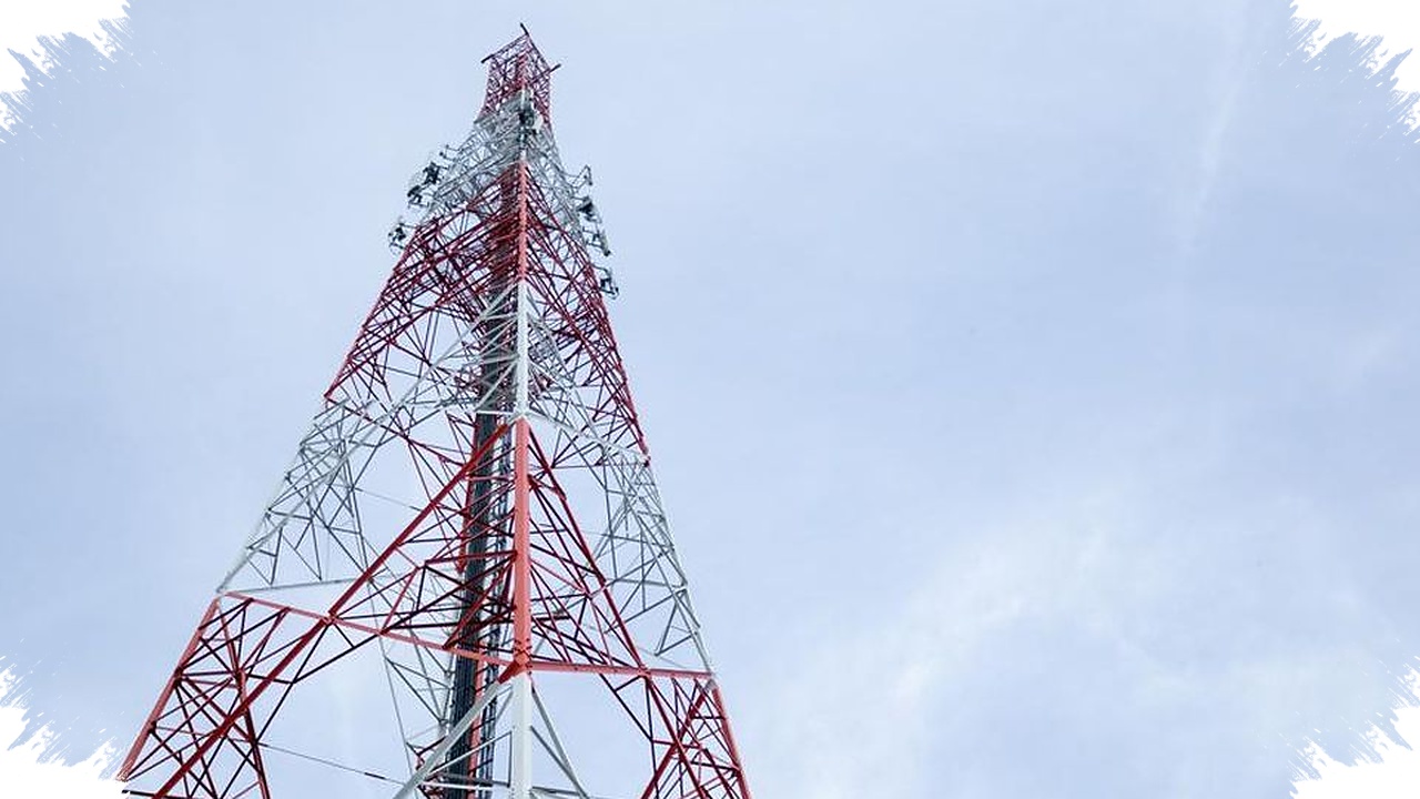 XLSmart Unggul di 700 MHz, Telkomsel Kuasai 2,6 GHz di Lelang Komdigi