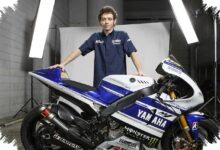 Rossi Kembali Geber YZR-M1, Momen Emosional yang Sudah Lama Tak Terlihat