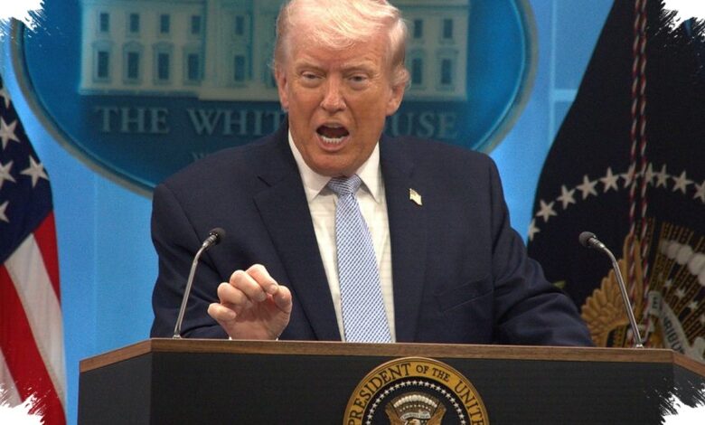 Trump Bantah Selat Hormuz Ditutup, Kapal Dagang Disebut Masih Bisa Melintas