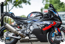 BMW M 1000 RR dan Fireblade SP, Siapa Paling Buas di Lintasan?