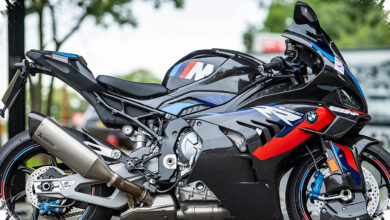 BMW M 1000 RR dan Fireblade SP, Siapa Paling Buas di Lintasan?