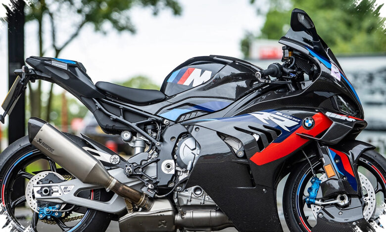 BMW M 1000 RR dan Fireblade SP, Siapa Paling Buas di Lintasan?