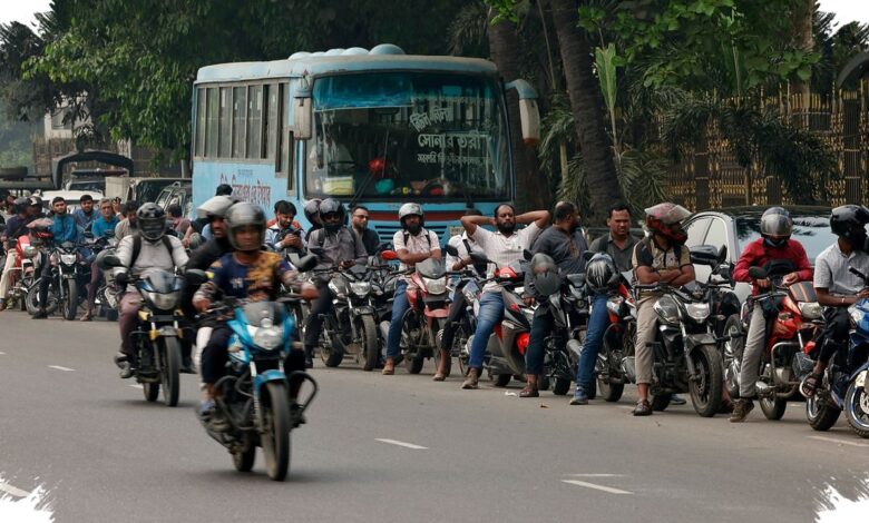 Antre Solar Sampai Menginap, Operator Bus Lintas Sumatra Kian Terjepit
