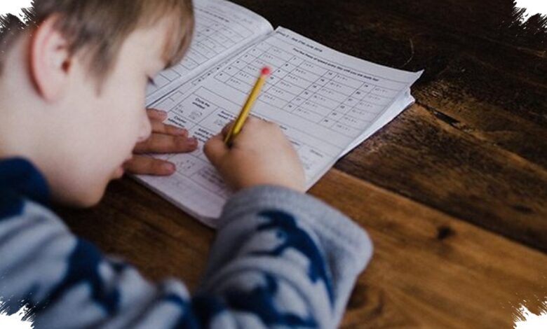 Terlalu Sering Membantu Anak Justru Bikin Mental Mereka Lemah, Ini Kata Psikiater