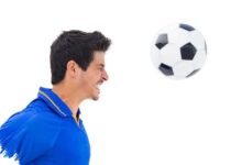 Sundulan Bola Ternyata Tak Jadi Masalah untuk Otak, Ini Syarat Aman yang Dijelaskan Dokter