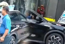 Salah Injak Pedal Bikin Mobil Tabrak Gedung, Pelajaran Penting Agar Tak Terulang