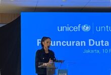 Cinta Laura Sekolahkan Asisten Pribadinya Hingga Lulus, Cerita yang Bikin Kagum