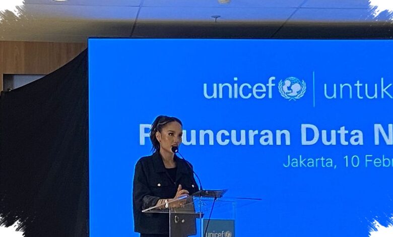 Cinta Laura Sekolahkan Asisten Pribadinya Hingga Lulus, Cerita yang Bikin Kagum