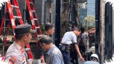 Mobil Listrik Tabrak Kaca Gedung di SCBD, Diduga Sopir Salah Injak Pedal