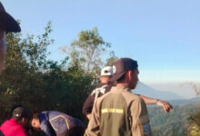 Lima Titik Panas di Gunung Cendono, Pemadaman Terkendala Jurang Curam