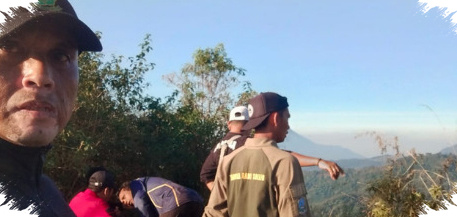 Lima Titik Panas di Gunung Cendono, Pemadaman Terkendala Jurang Curam