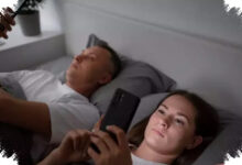 5 Trik Sederhana Agar Mata Tidak Lelah Saat Terlalu Lama Menatap Smartphone