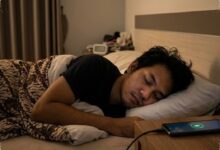 Ngecas HP Semalaman Ternyata Aman, yang Bahaya Justru Cara Cas yang Keliru