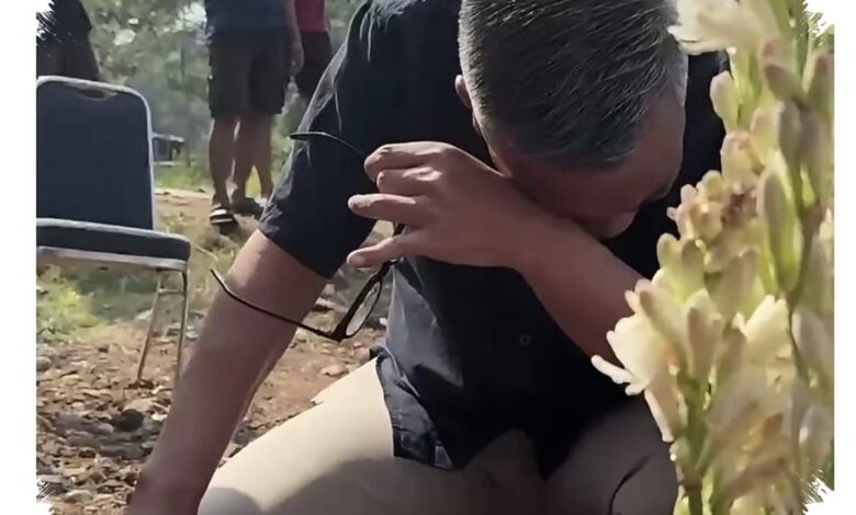 Tangis Abdel Achrian Pecah di Makam Temon, Perpisahan yang Tertunda dari Amerika