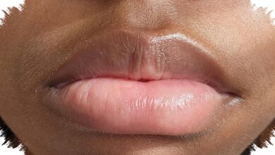 5 Cara Bikin Lipstik Tak Mudah Luntur Setelah Makan, Bibir Tetap Rapi