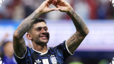 Gary Neville Balas Romero, Tegaskan Messi Bukan Duet Bek yang Bawa Argentina ke Final