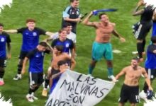 Spanduk Malvinas usai Singkirkan Inggris, Pemain Argentina Terancam Sanksi FIFA